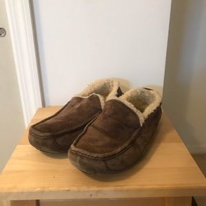 Uggs men’s house slippers